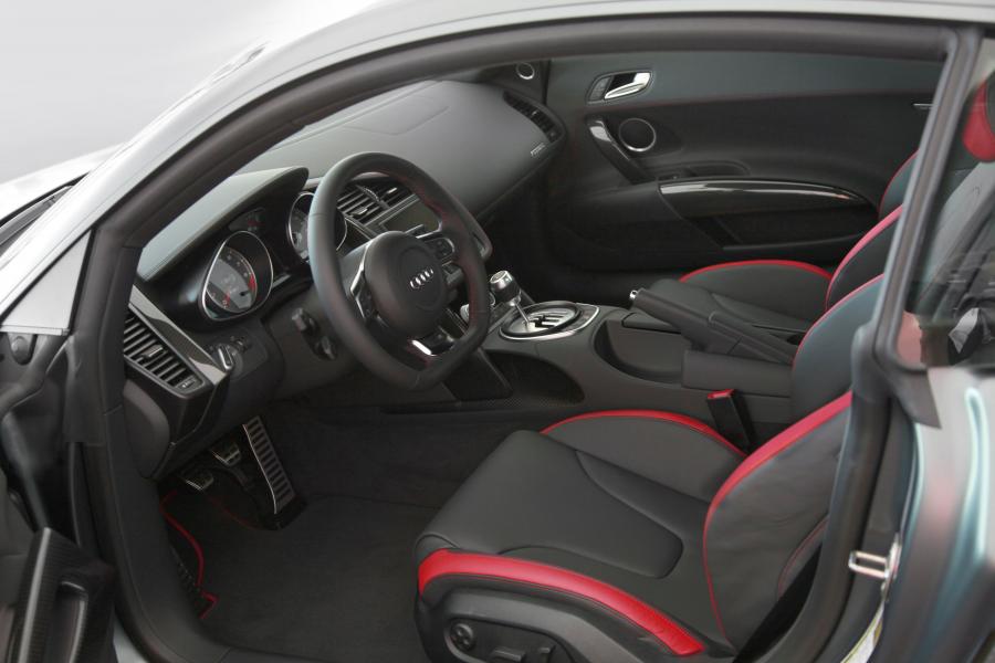Интерьер Audi R8 Exclusive Selection Edition 2012 года  (NA) (фото 3 из 18)